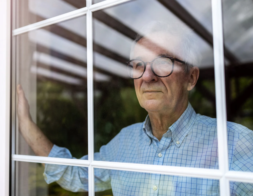 older man with window replacement